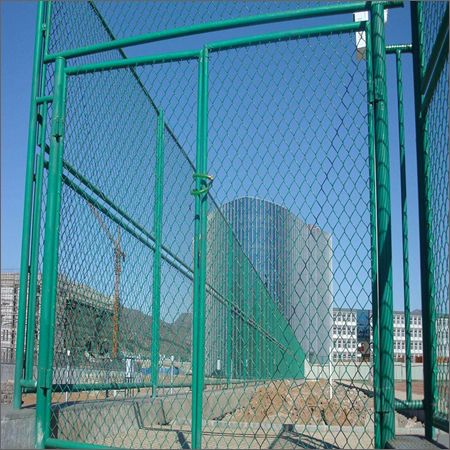 Fencing gates of green pvc coated galvanized chain link wire infilling mesh